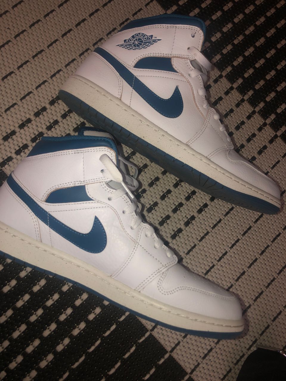 Air Jordan 1 mid se