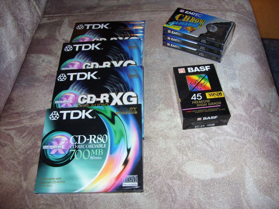 MYYTY! BASF EC-45 VHS-C KASETTI + TDK CD-R ( 4 ) + BASF - 3 - KASETTIPAKETTI
