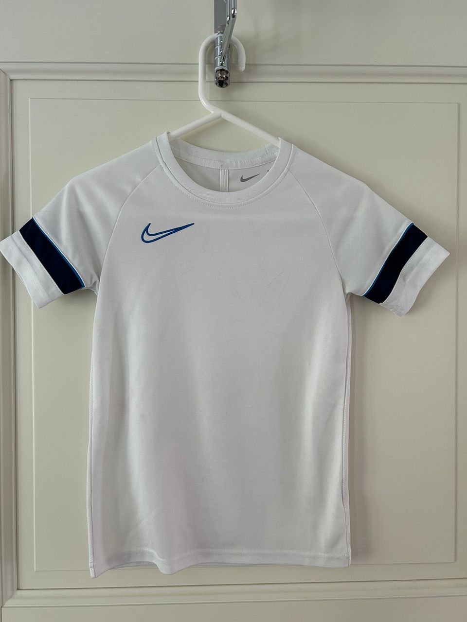 Nike tekninen t-paita 128-137cm
