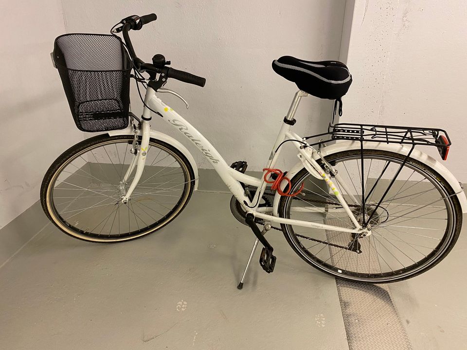 Raleigh naisten 28” pyörä. 7 vaihteella