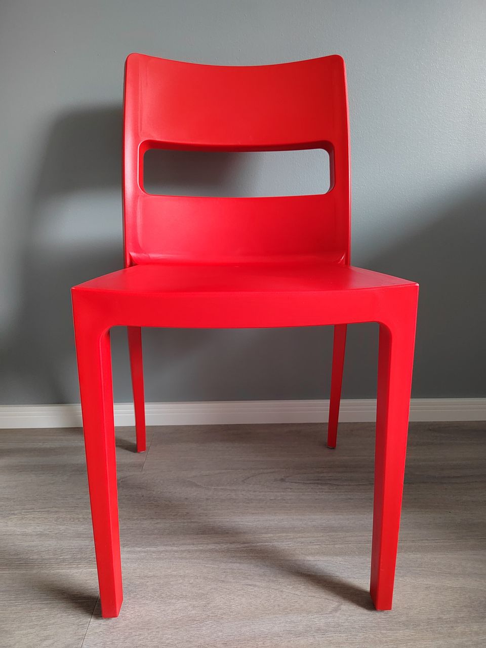 Uusi punainen tuoli Scab Design SAI