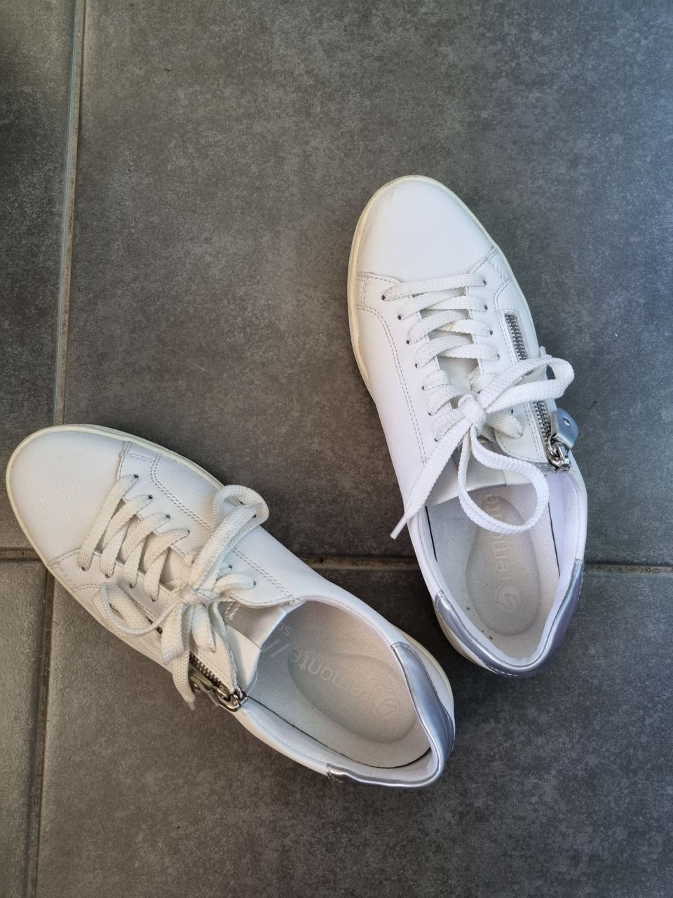 Valkoiset Remonte soft -kengät