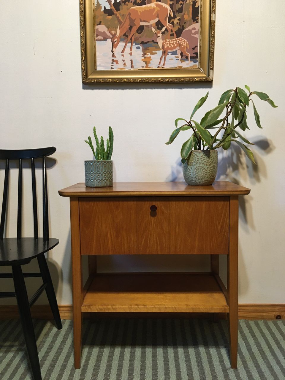Vintage sivupöytä / pikku senkki / lehtipöytä / pöytä
