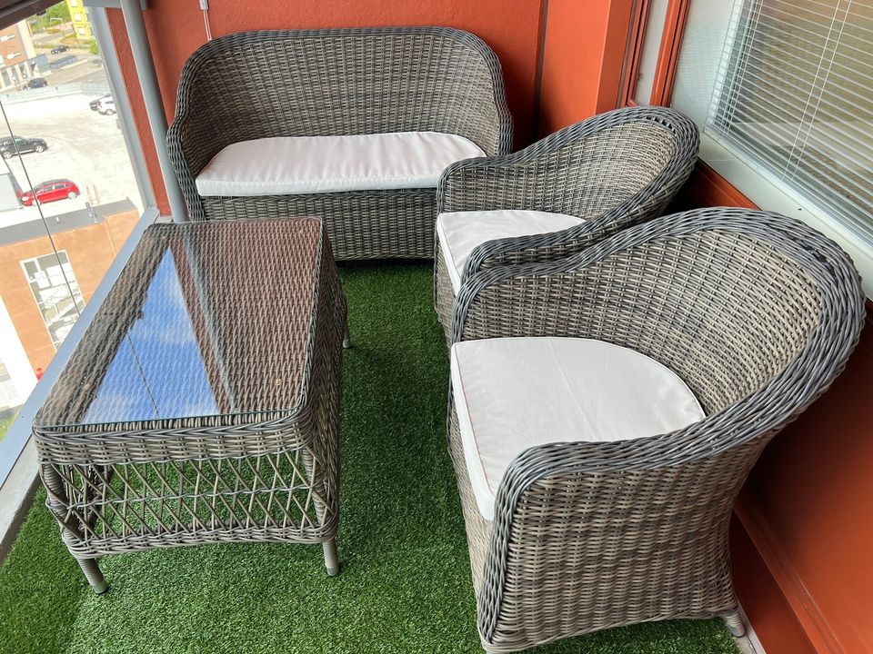 Alumiinirunkoiset polyrottinki sohva, sohvatuolit ja pöytä