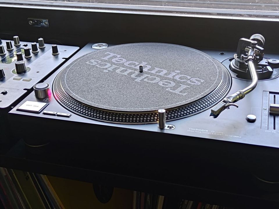 Technics SL-1210MK5 DJ levysoittimet