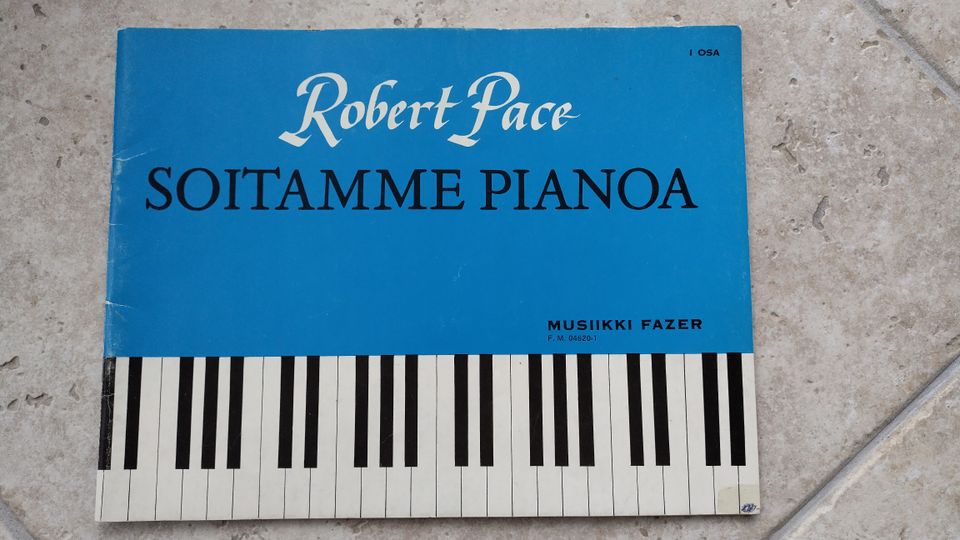 Robert Pace: Soitamme pianoa