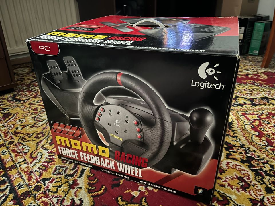 Logitech MOMO Racing Force Feedback Wheel