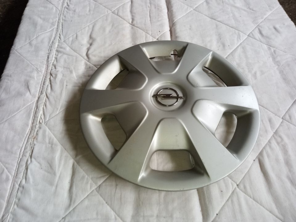 Opel pölykapseli 15"ehjä 10e