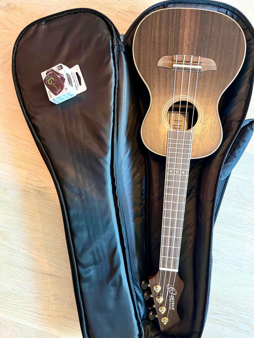 Ortega rurw-cc-ltd rosewood ukulele