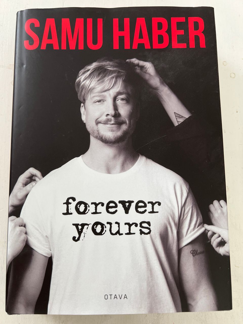 Myydään Samu Haberin forever yours kirja