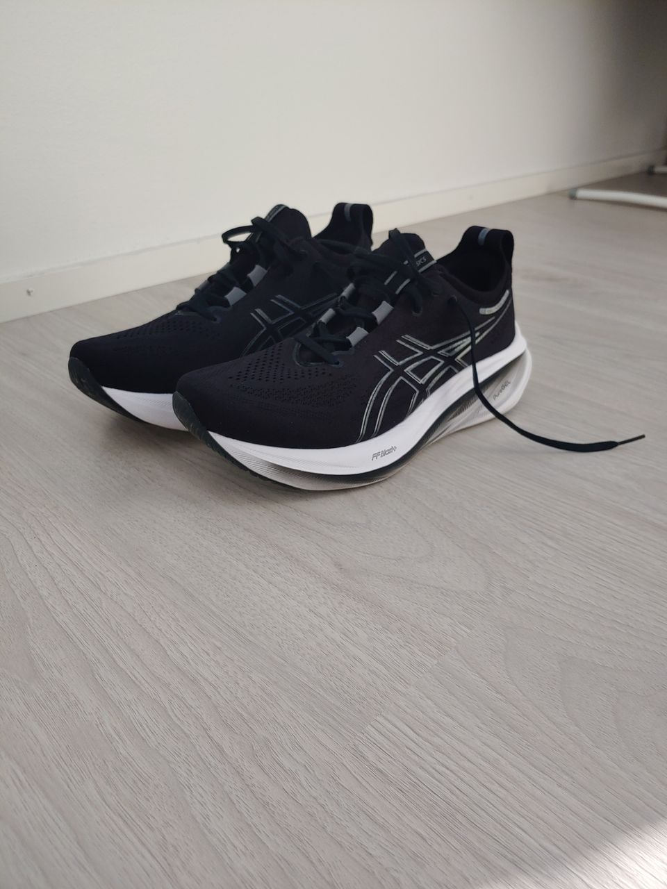 Asics GEL-Nimbus 26 M -miesten juoksukengät, koko 42,5