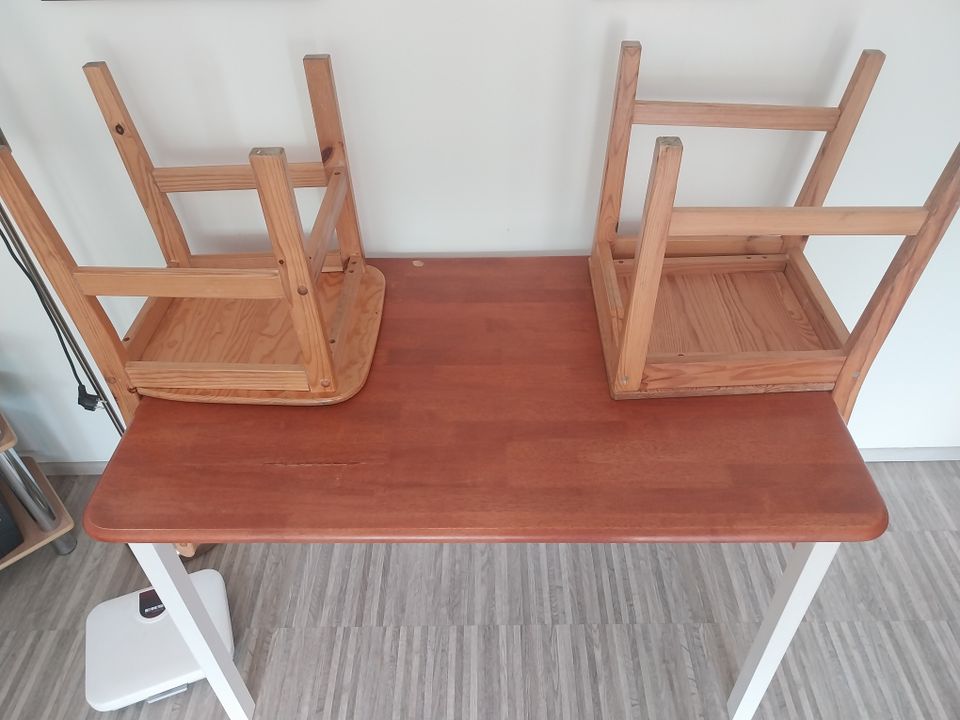 pöytä -2 tuolia