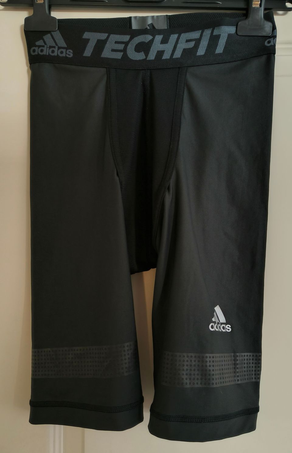 Adidas kompressioshortsit