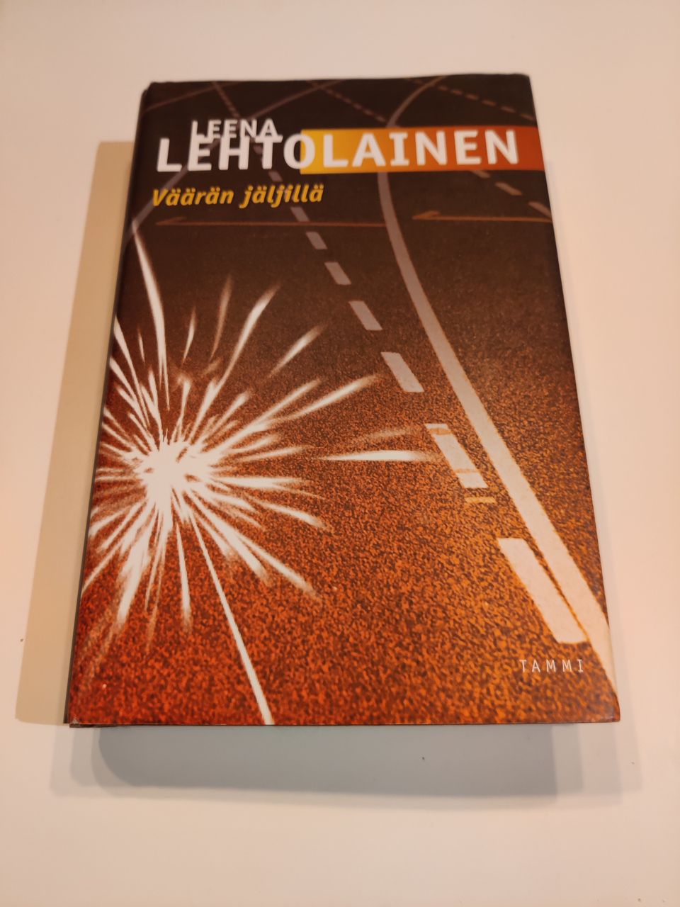 Leena Lehtolainen Väärän jäljillä