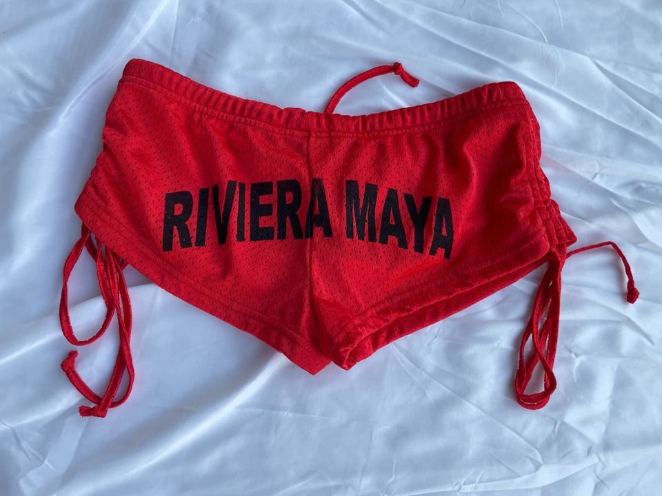 Upeat Punaiset Riviera Maya -shortsit, Aivan Uudet!