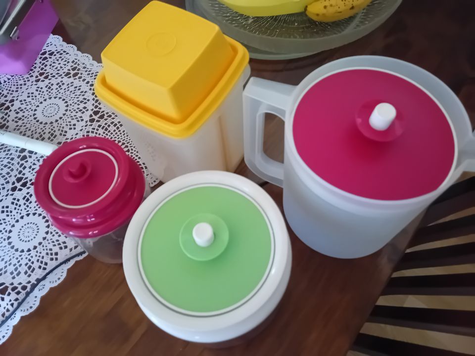 Tupperwarea