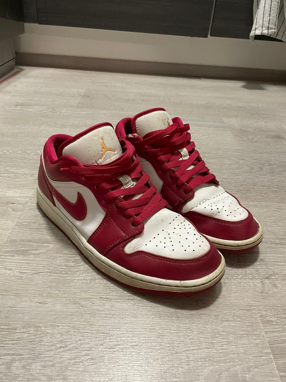 Jordan 1 low Cardinal Red