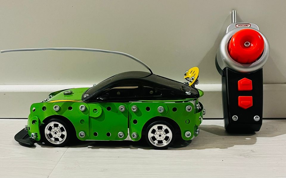 Meccano kauko-ohjattava auto ja rakennussarja