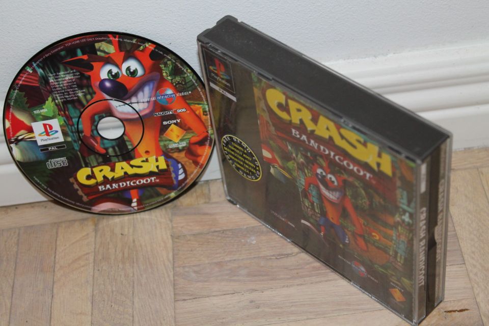 PSX harvinaisempi peli iso kotelo versio Crash Bandicoot PS1 Playstation 1