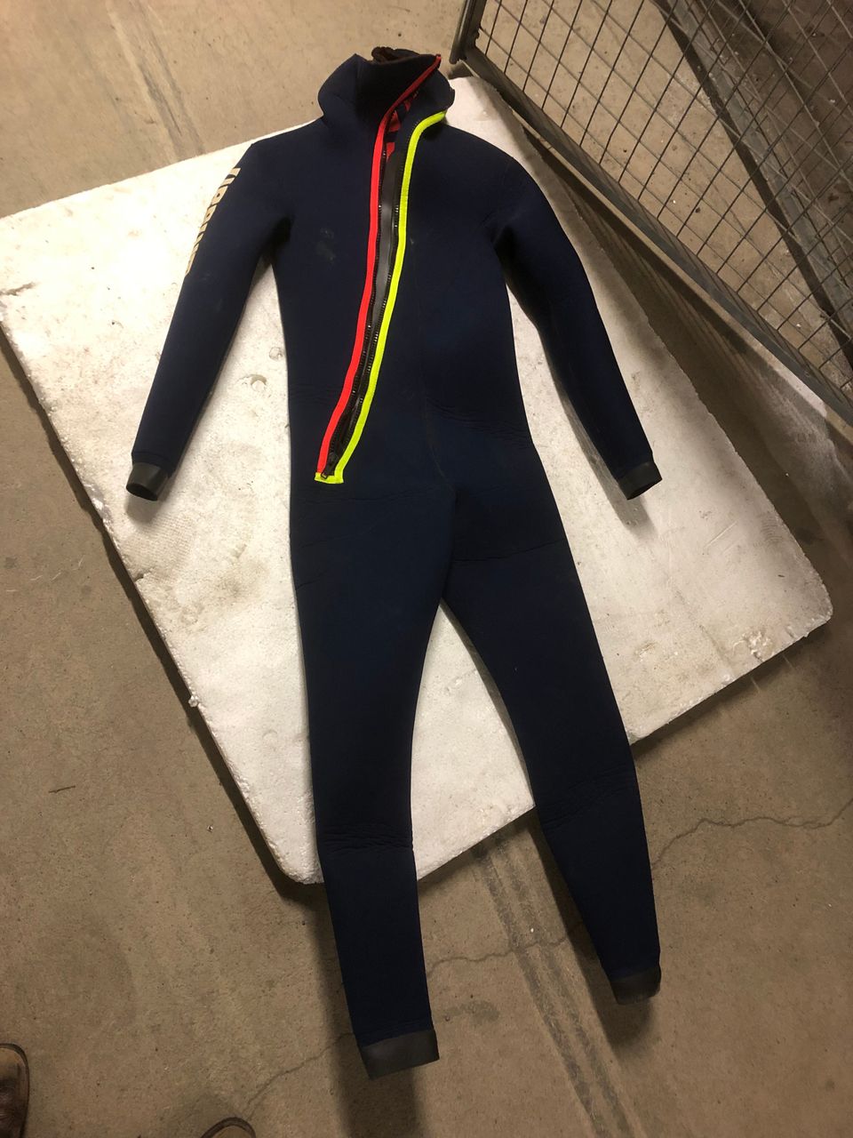 Ursuit Dry Suit koko vartalo & pää (M) 5 mm