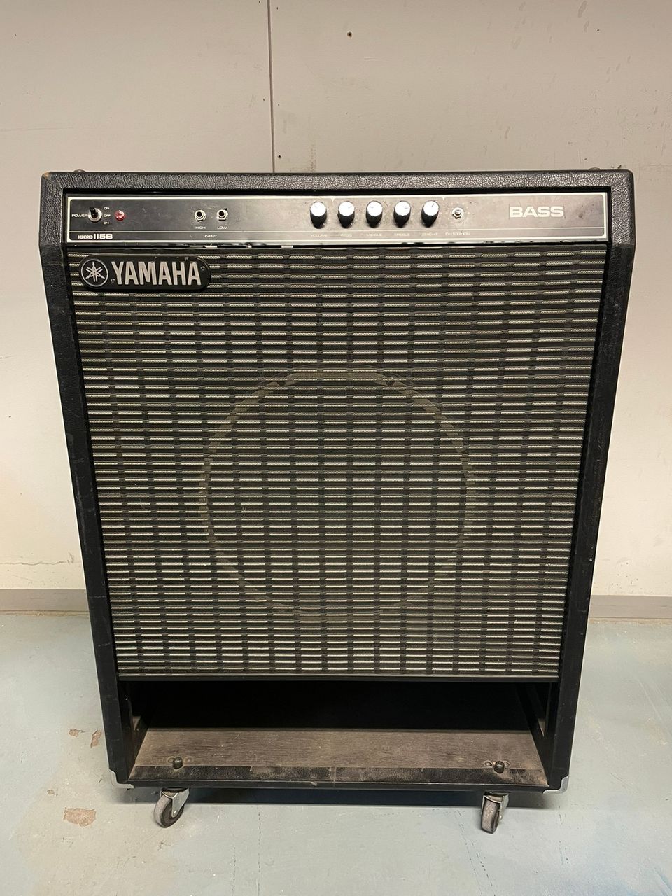 Yamaha B100-115 bassovahvistin