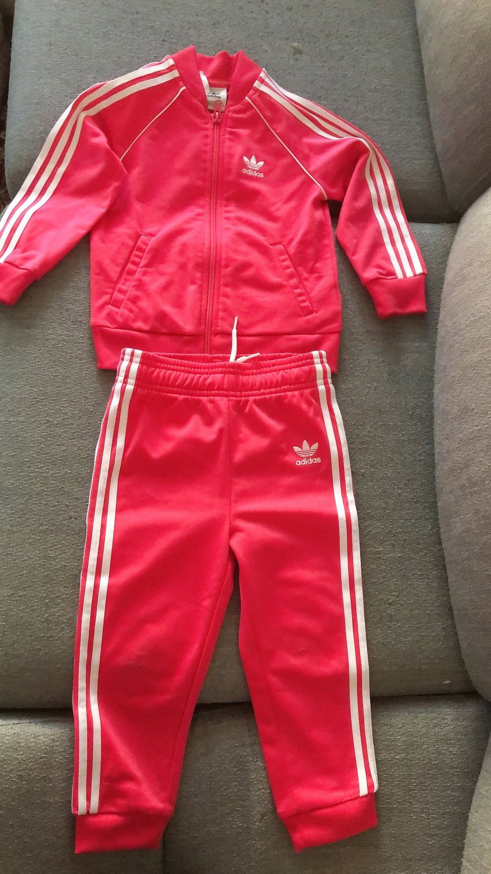 Tytön adidas puku