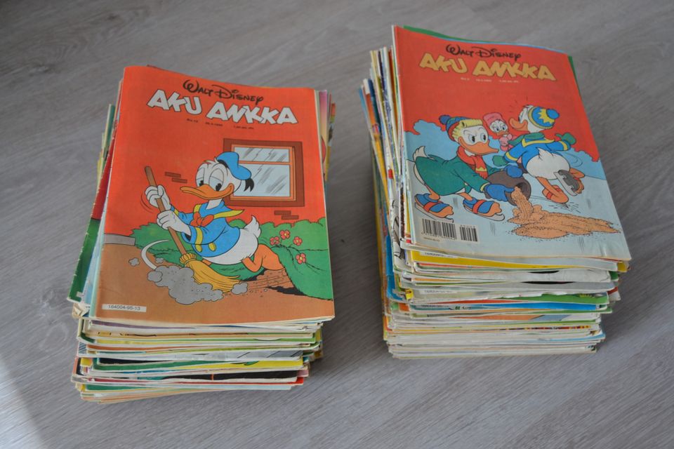 Paljon Aku-Ankka lehtiä 150kpl vuosilta 1988-2003