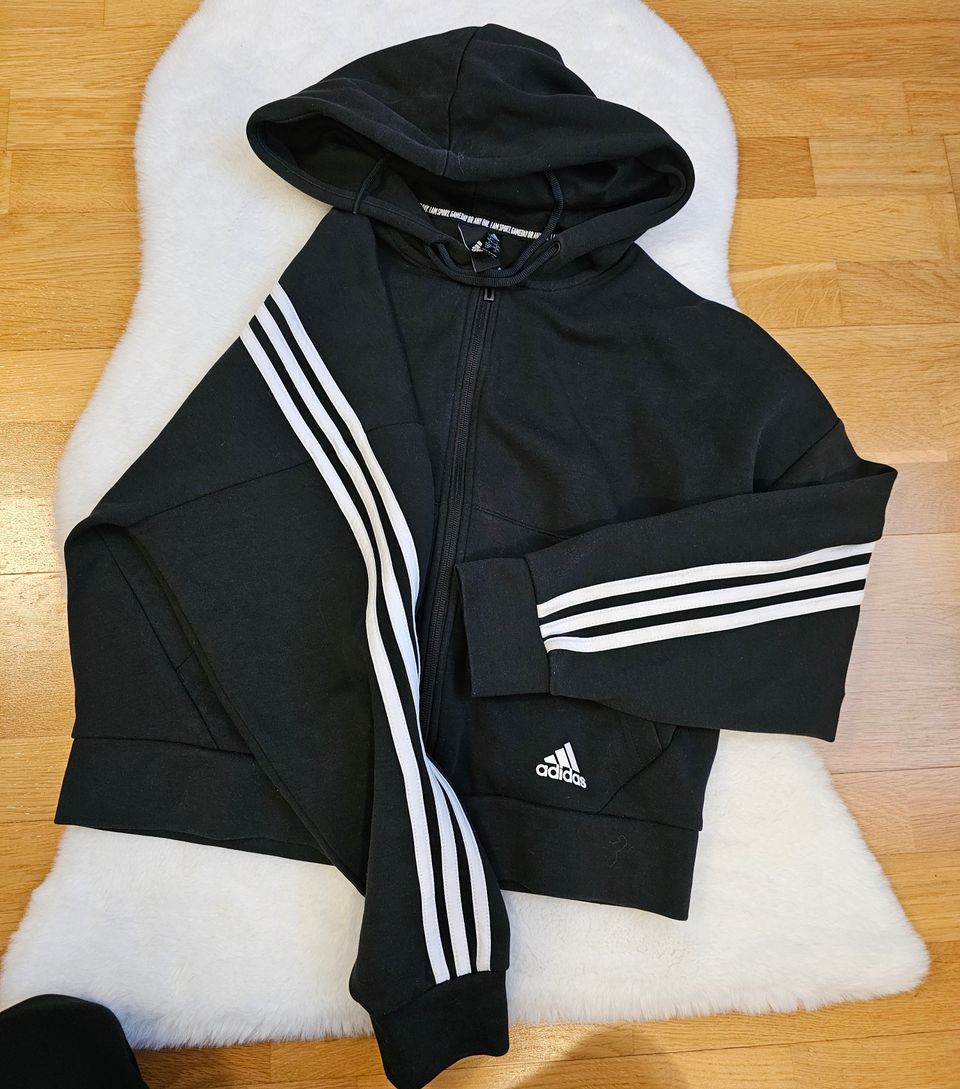 Adidas huppari