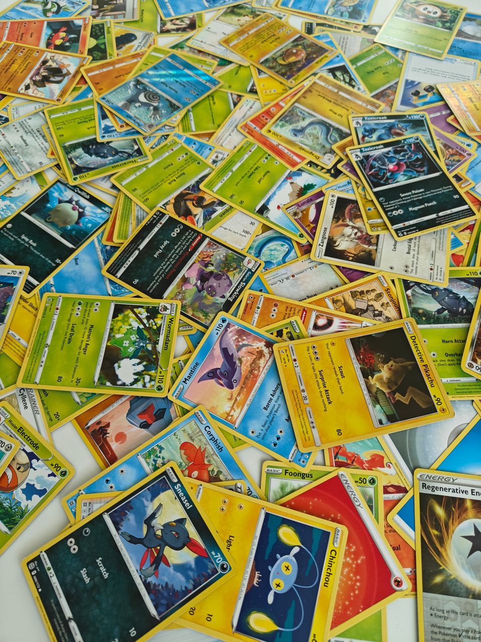 150kpl sekalaisia Pokemon kortteja