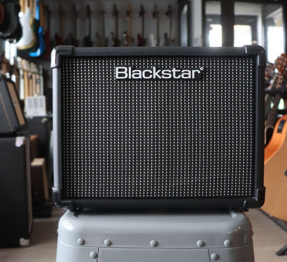 Blackstar ID:Core 10 -kitaravahvistin, musta