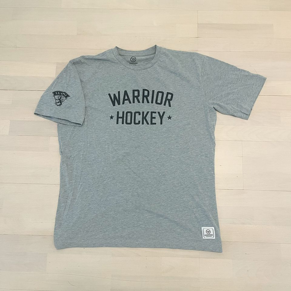 4 x Warrior Hockey t-paitaa yht. 15 €