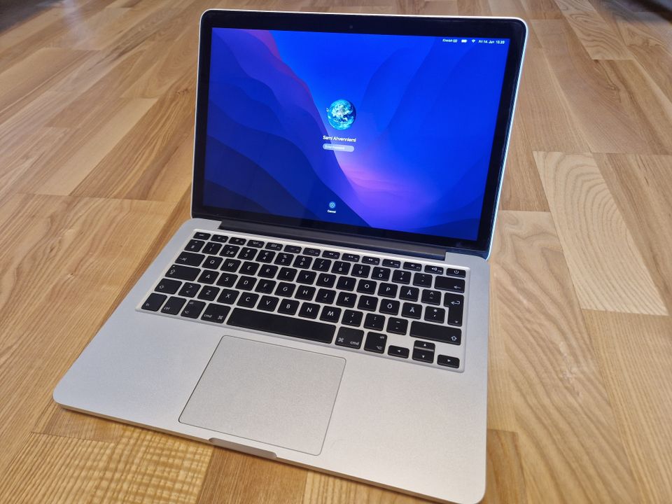Macbook Pro 13" 2015, 8 GB RAM, 128 GB SSD, Retina näyttö