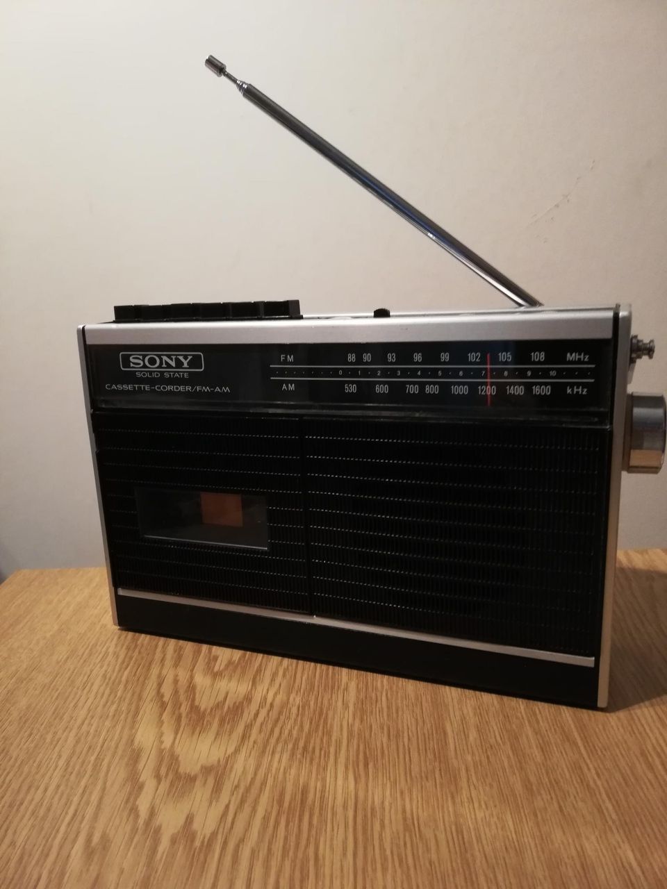 Vintage SONY CF-200 radiokasettinauhuri