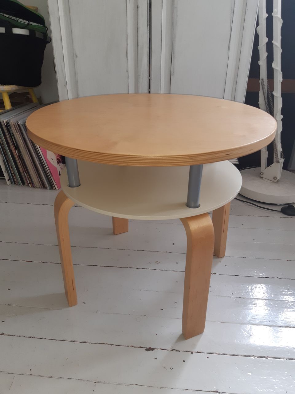 Pyöreä sohvapöytä / pikkupöytä