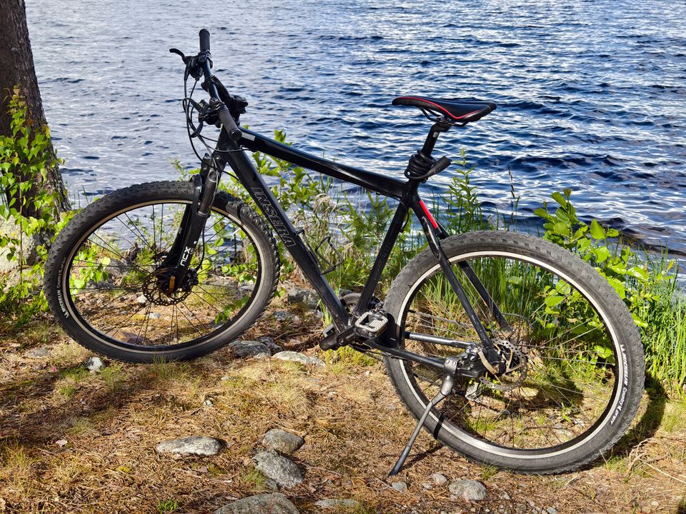 Insera hybrid/maastopyörä 29" renkailla, musta