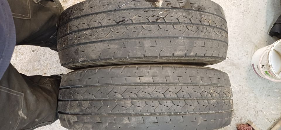 Kesärenkaat 215/65r16c