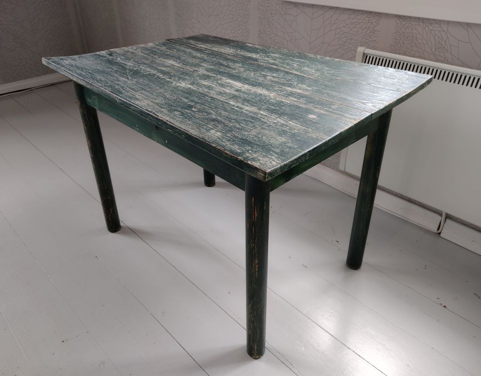Pieni vihreä pöytä