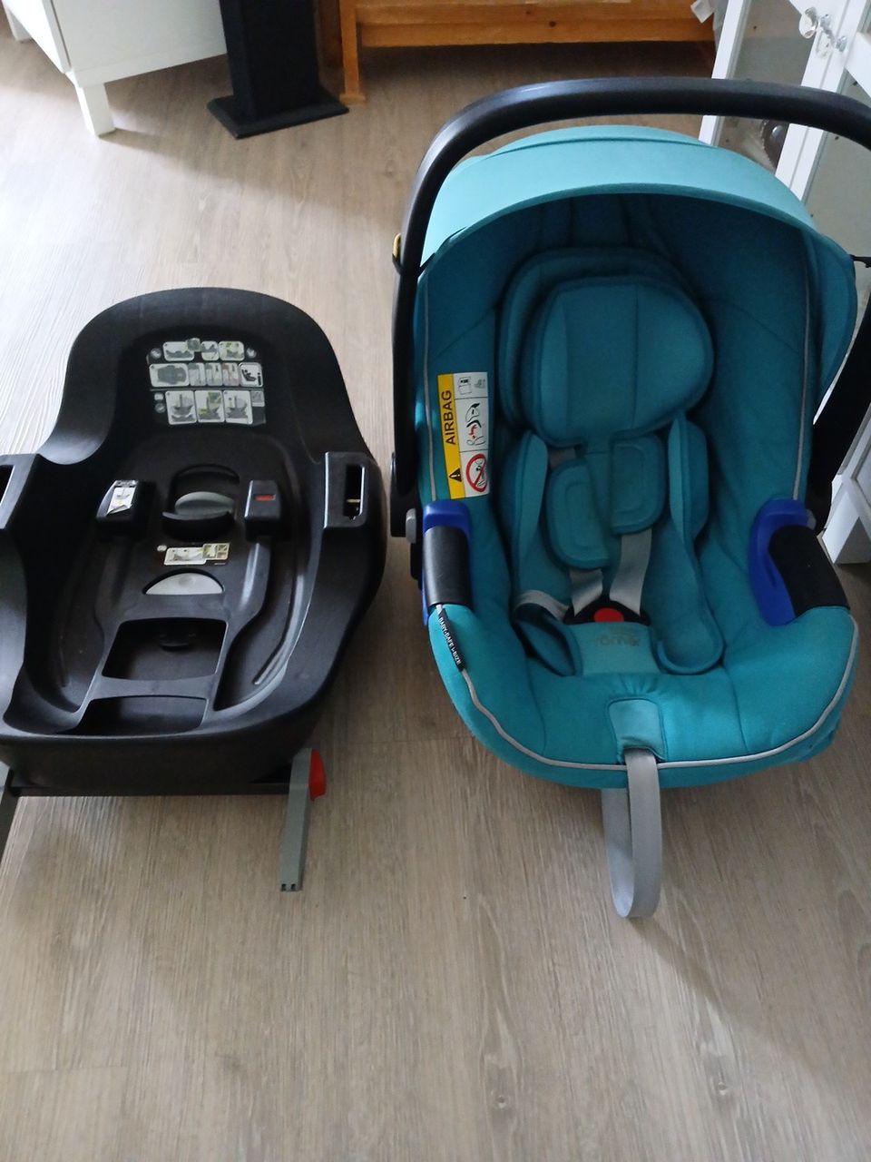 Turvakaukalo baby-safe + telakka britax römer