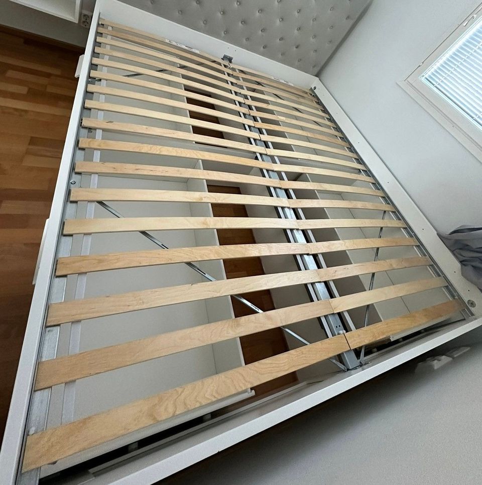 IKEA Brimnes-sängynrunko