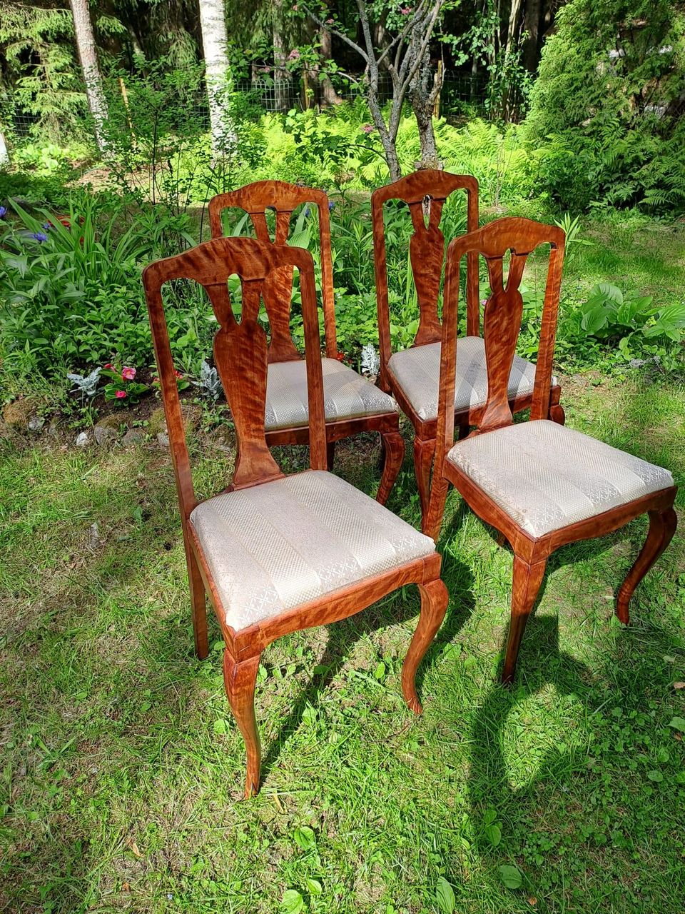 Entisöidyt tuolit