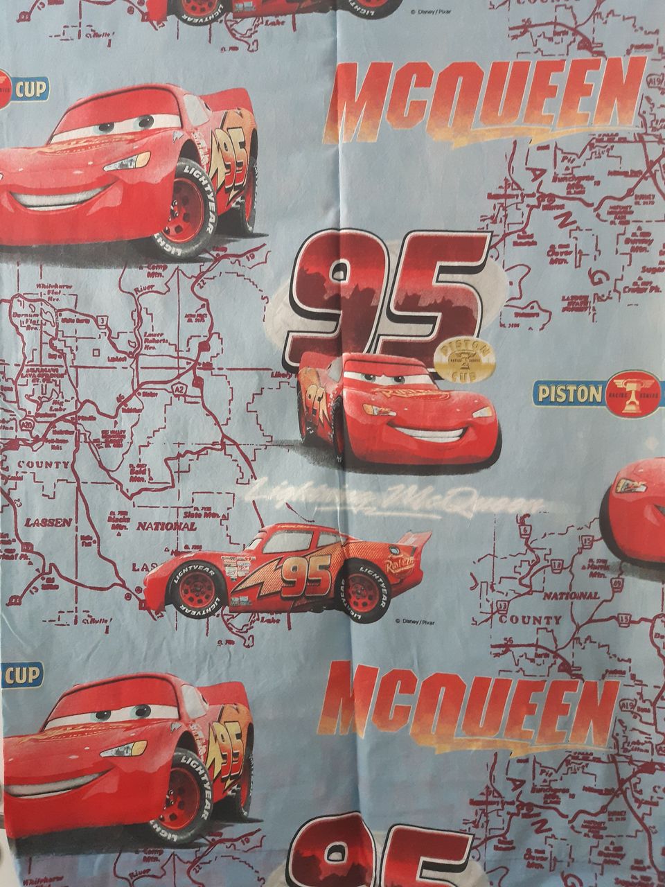 Cars pixar, Salama Mcqueen fanille autoja ja verhot