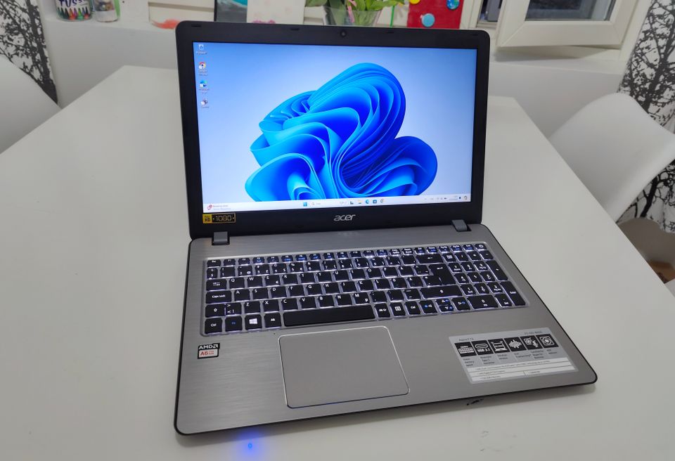 Acer aspire F5-522 (8gb ram /128gb ssd)