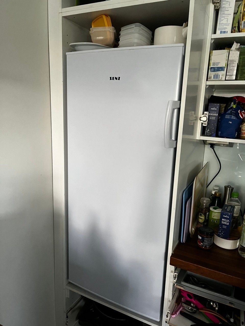 VARATTU Iso (k 125)  uutta vastaava,jääkaappi (197 litraa)
