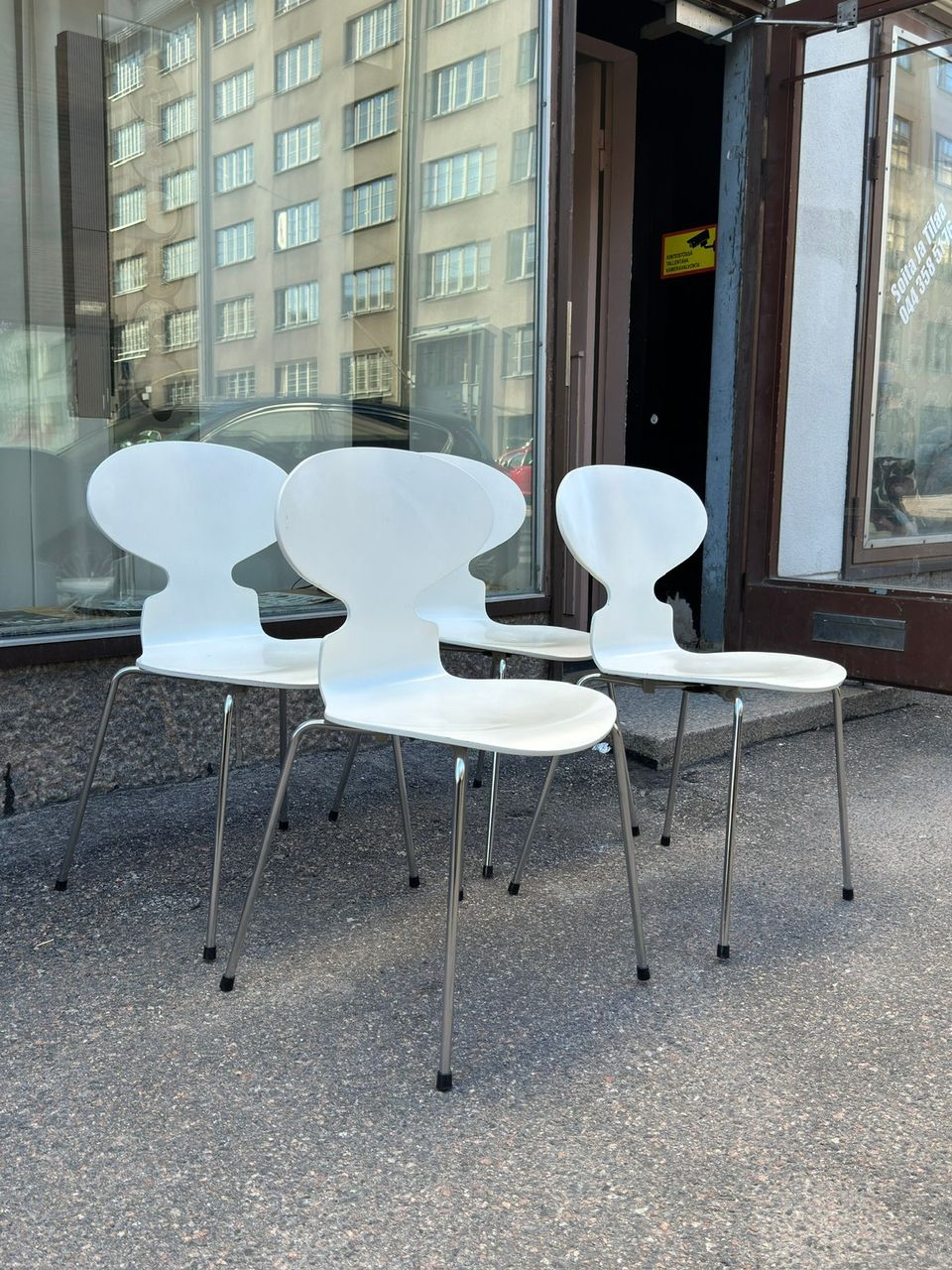 Fritz Hansen Muurahais-tuolit / Myran