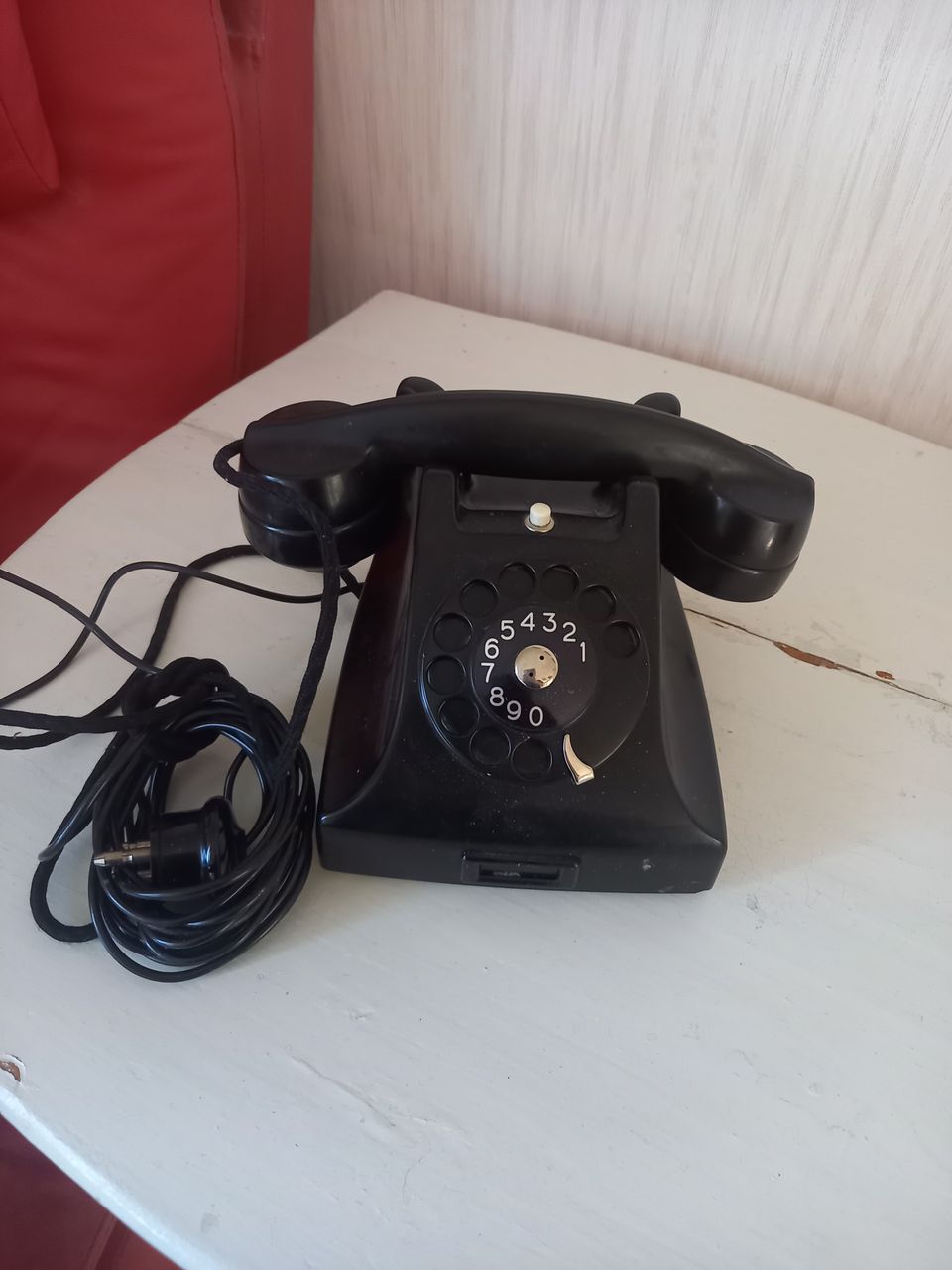 Vanha puhelin