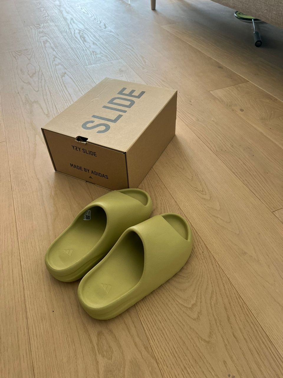 Aivan uudet yeezy slidet (resin) koossa 42