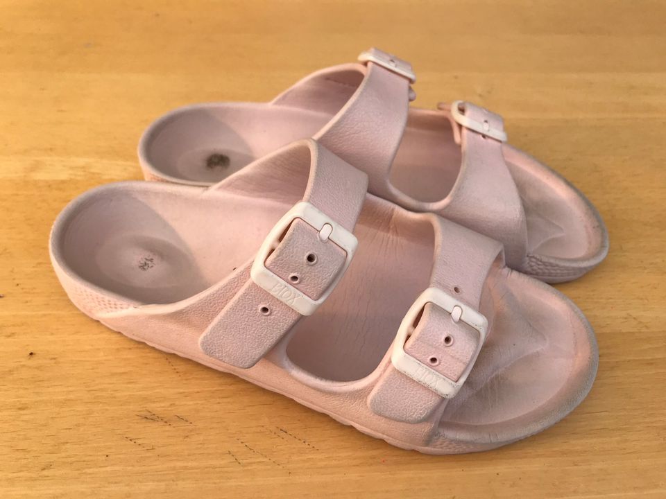 Pinkit sandaalit koossa n. 34