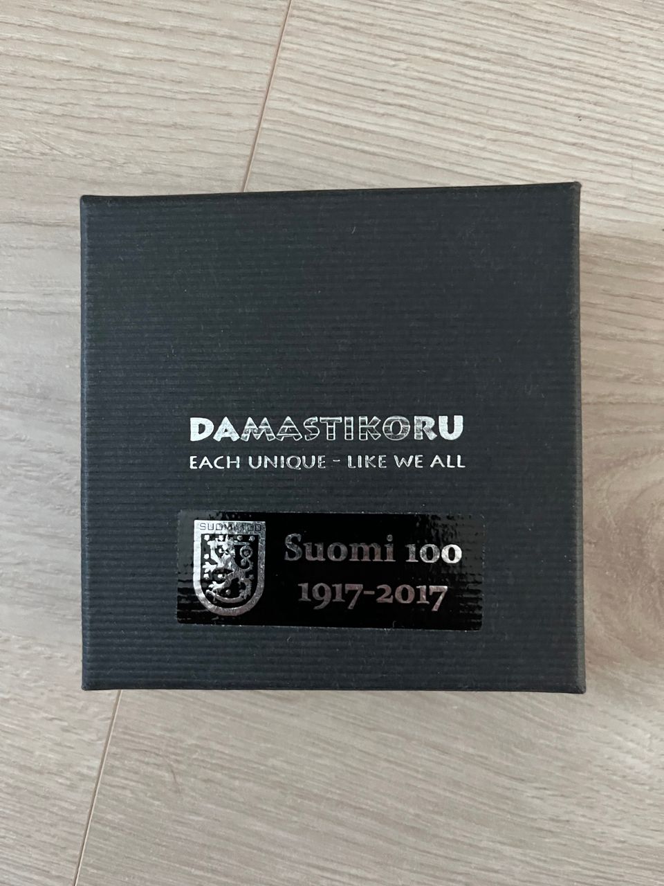 Kravattineula Damastikoru Suomi 100