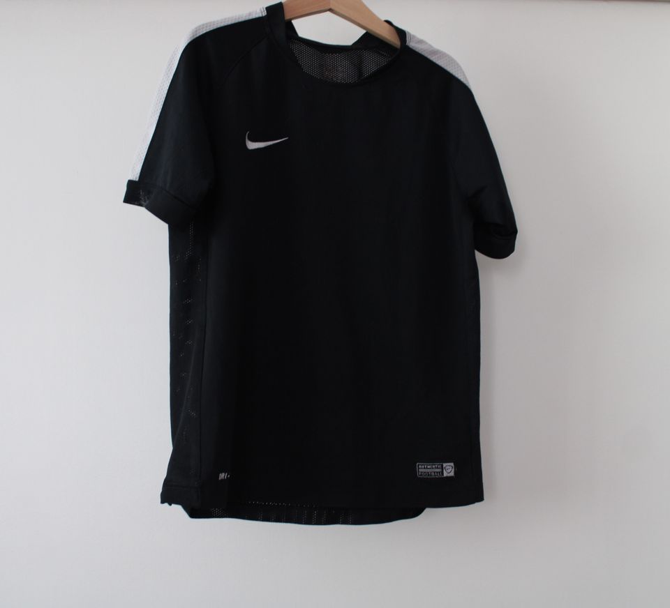 Nike Dri-fit teeppari 134