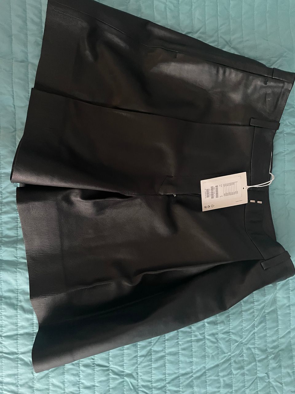 pleated leather shorts/ COS/ size 42